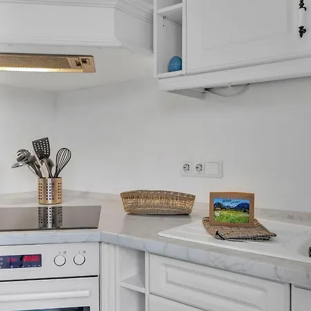 Steilkueste Mit Meerblick