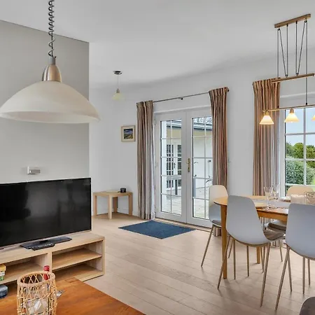 Feriehus Steilkueste Mit Meerblick