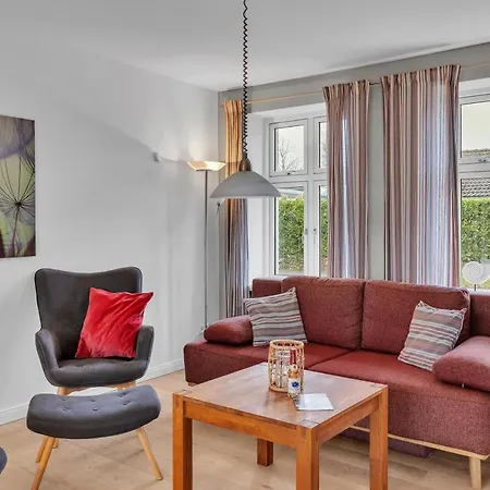 Steilkueste Mit Meerblick *